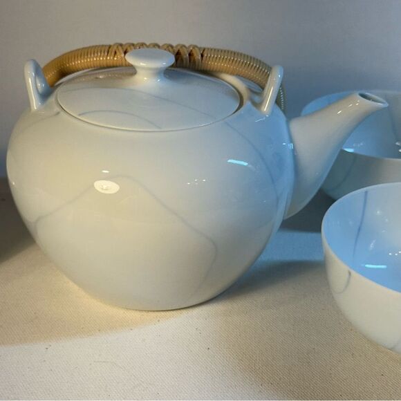 Japanese Arita ware Elegant White and blue porcelain glazed Teapot Set & 5 Cups - Picture 7 of 10